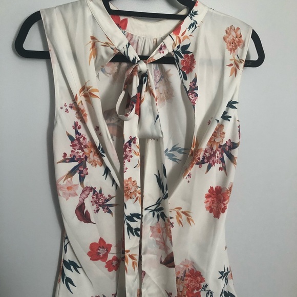 Sleeveless floral top - Picture 2 of 3